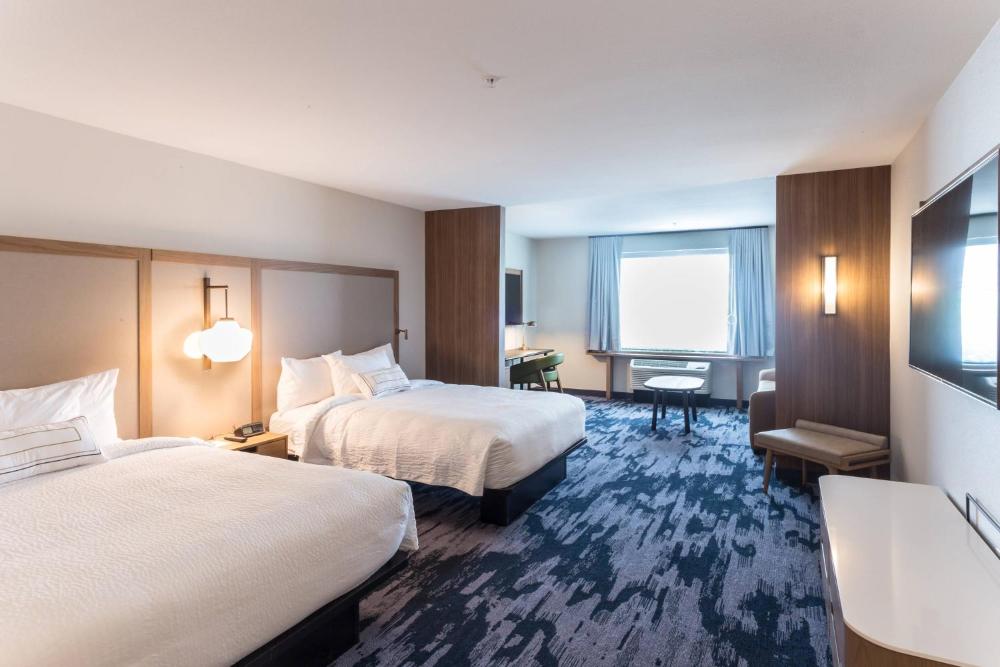 Queen Suite with Two Queen Beds, River View and Sofa Bed interior